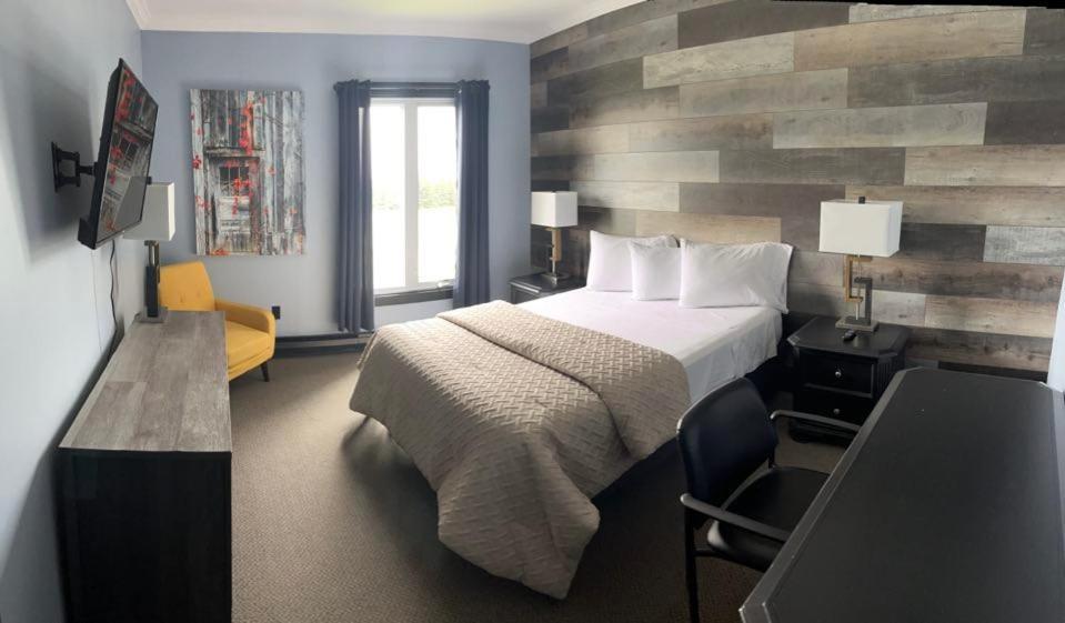Acadian Hotel Стефенвил Екстериор снимка