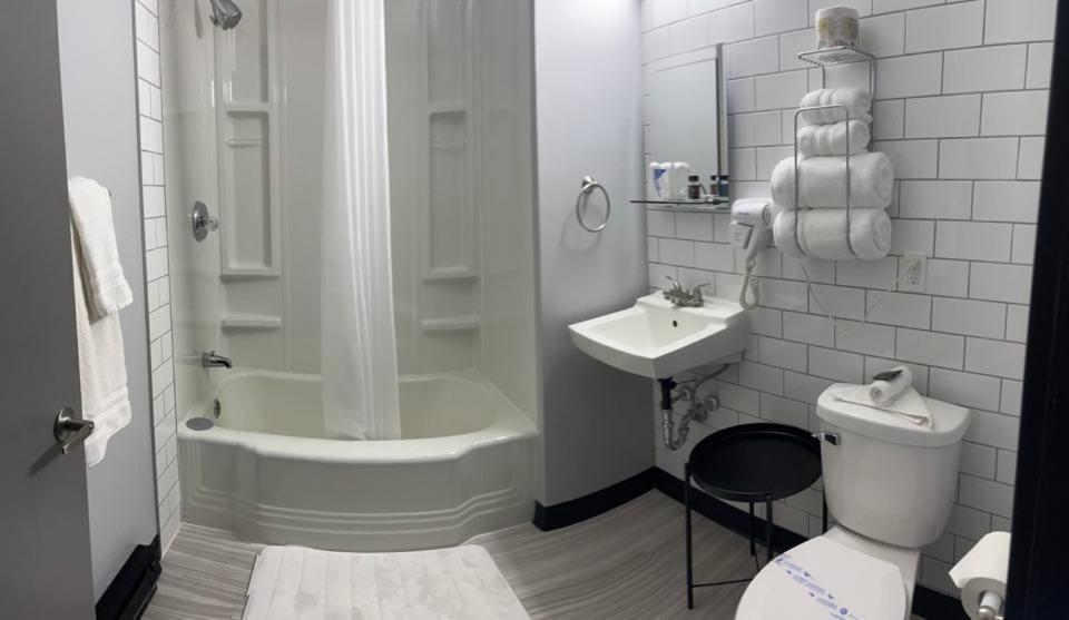 Acadian Hotel Стефенвил Екстериор снимка