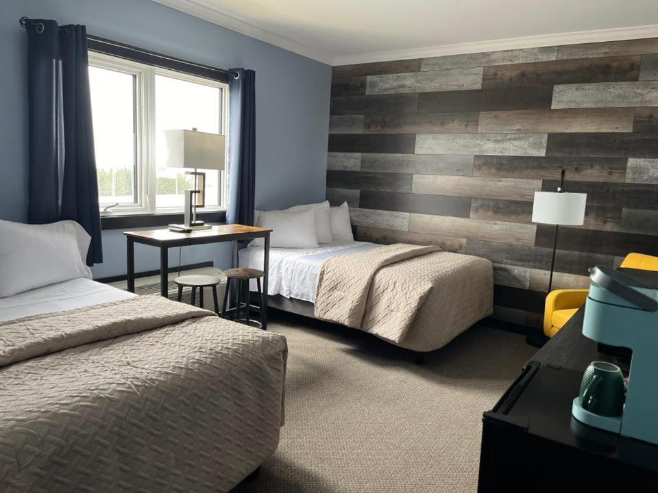 Acadian Hotel Стефенвил Екстериор снимка