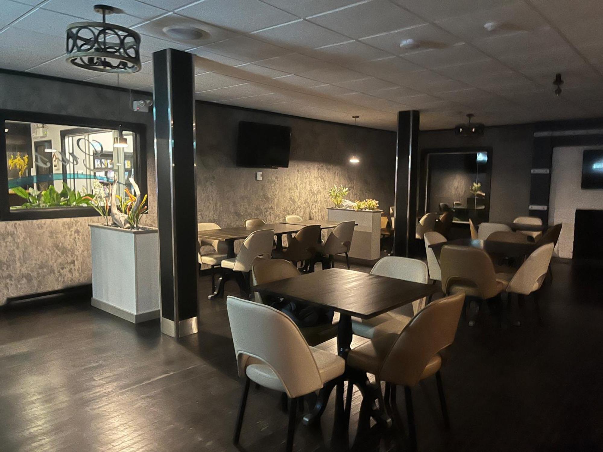 Acadian Hotel Стефенвил Екстериор снимка